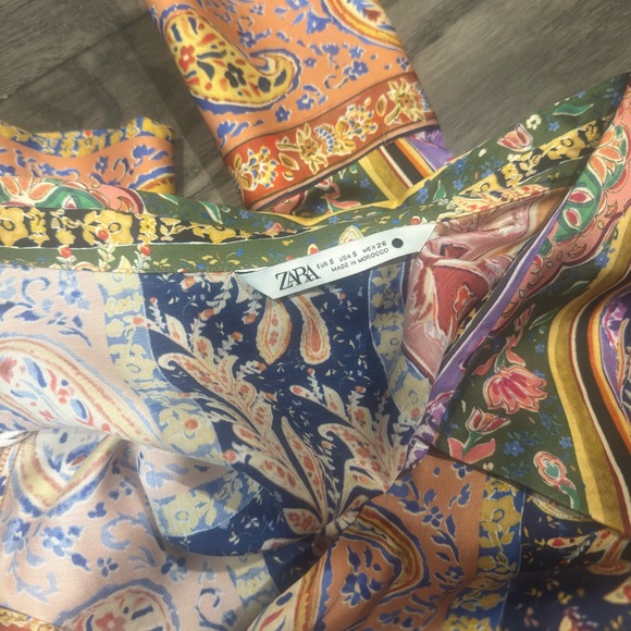 Coordinated Set - Satin Paisley Print Set (Skirt + Top) - Picture 5 of 5